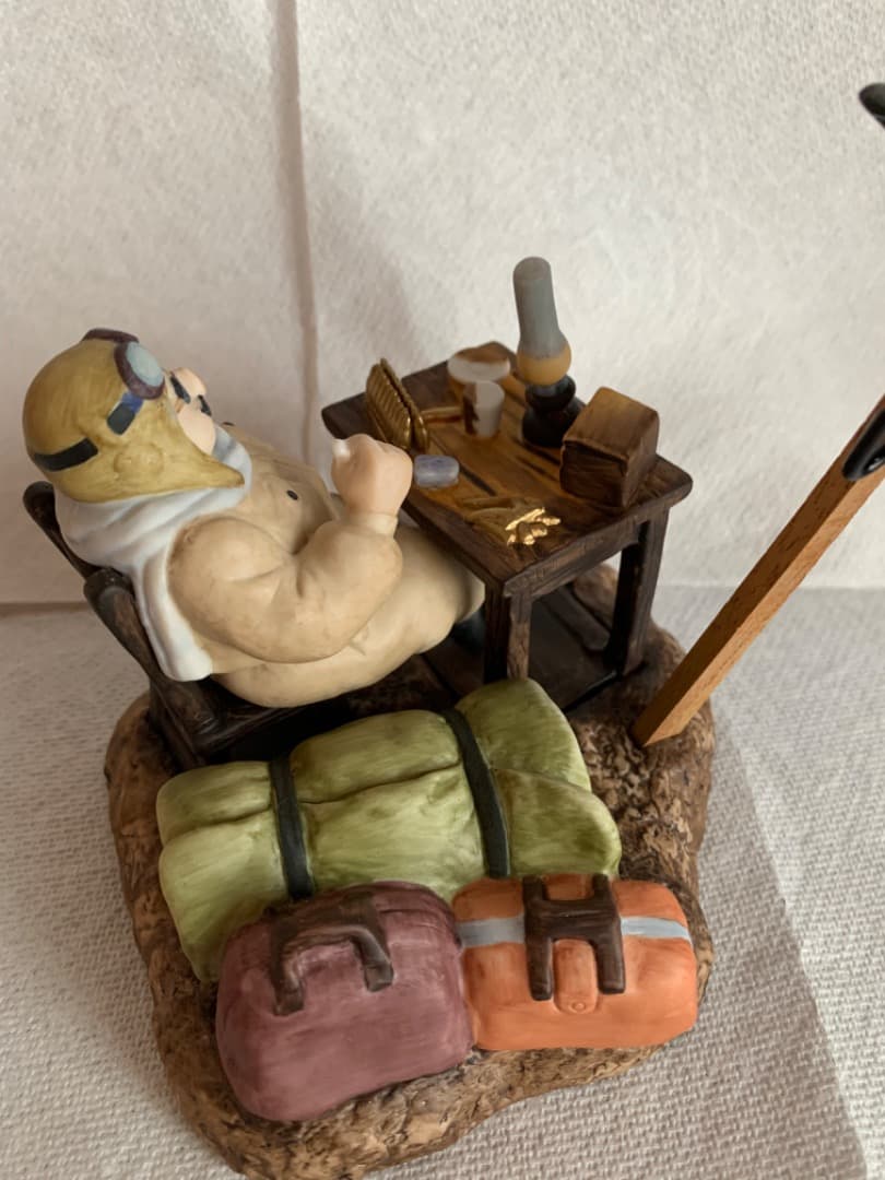 ジブリ 紅の豚 オルゴールフィギュア　陶器製