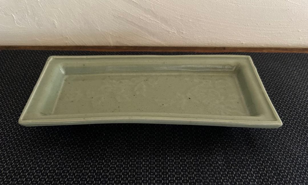 セール中　古九谷青磁　草花　陽刻文長皿