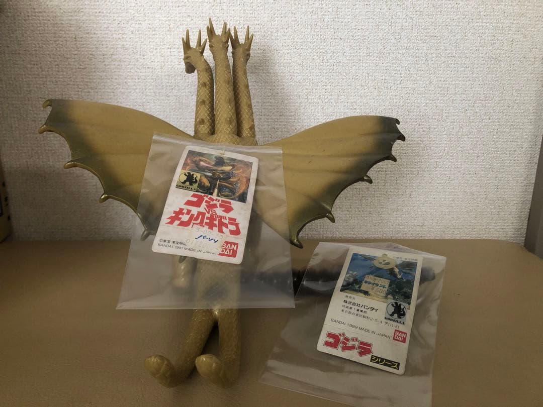キングギドラ タグ付き★モスラタグ付き　バンダイJAPAN