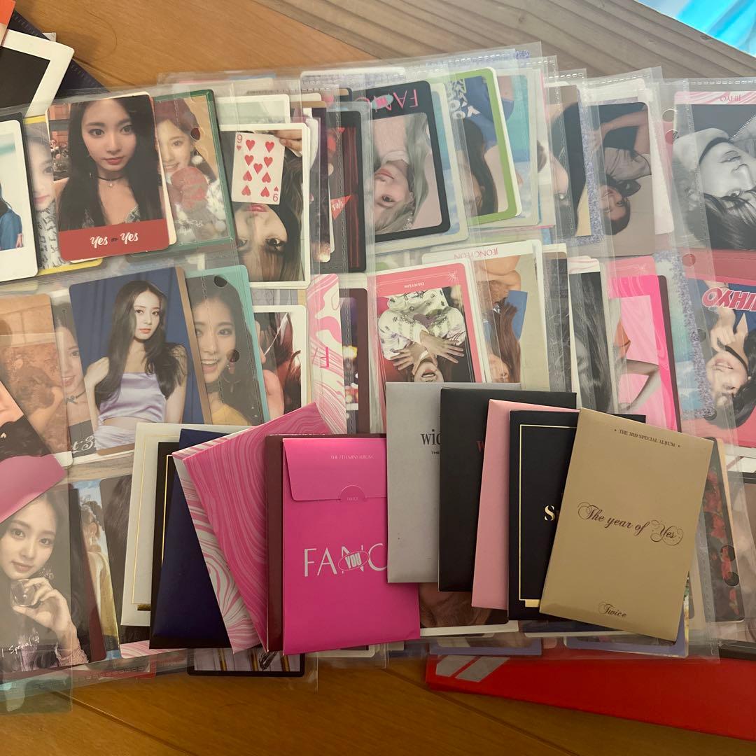 値下げ中！】TWICE グッズ アルバム 全種類 特典付き - メルカリ