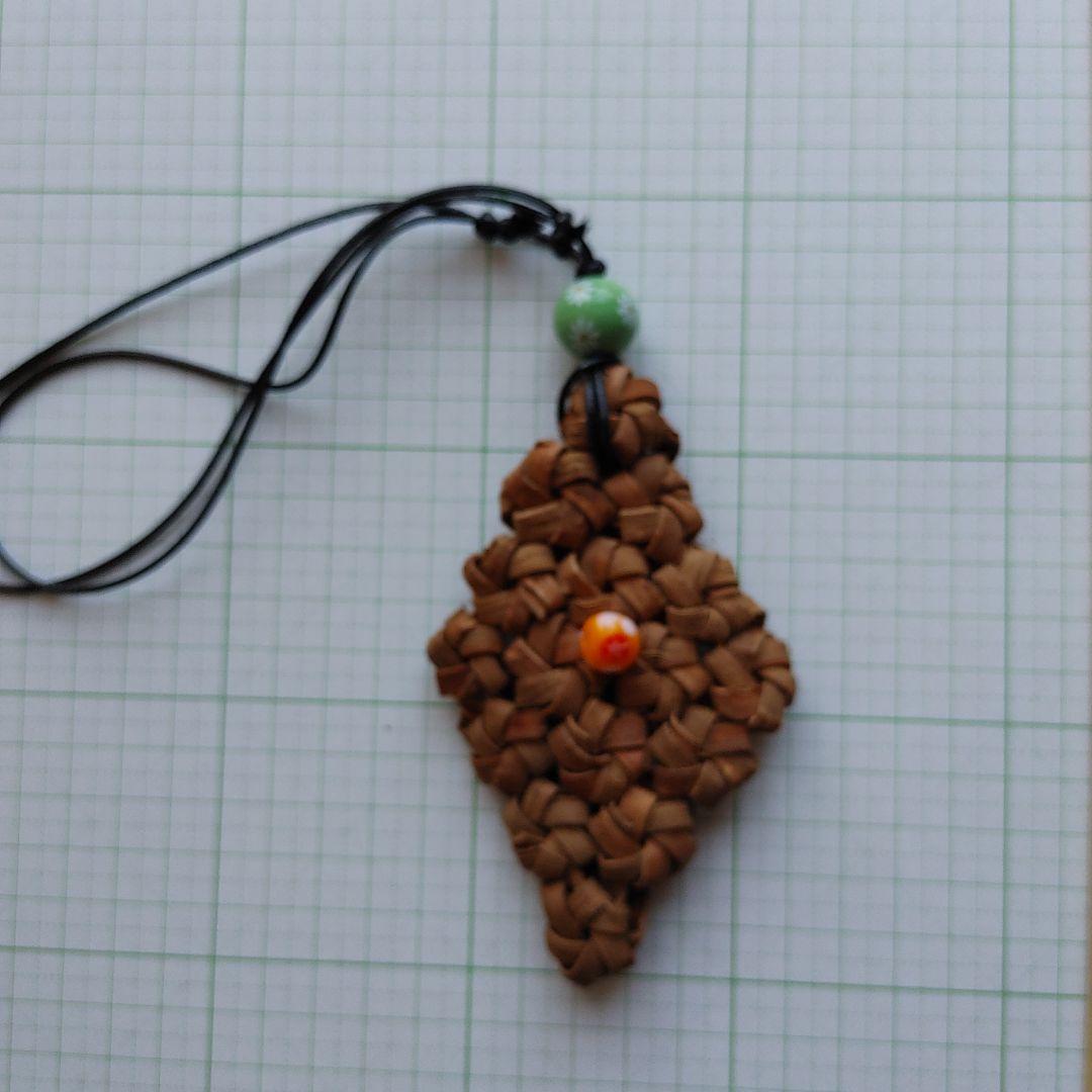 山葡萄の皮角型花結び編み飾りペンダント、他 やまぶどう ペンダント
