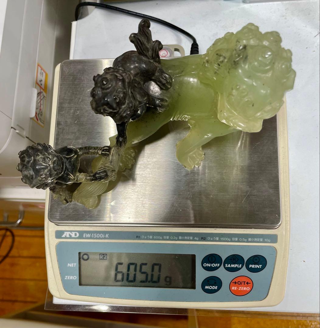 希少 中国骨董 美術品 翡翠 青島獅子 天然石 置物 年代物 台座付き 箱付き