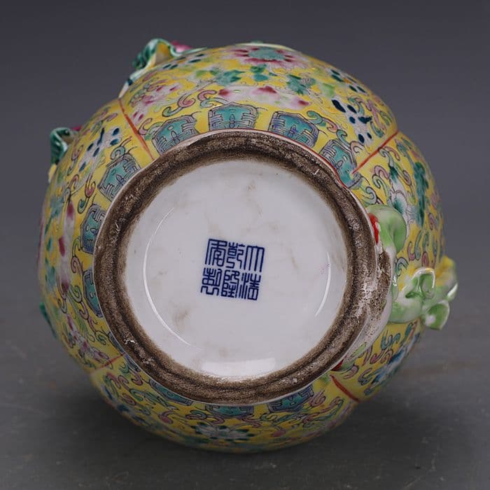 清乾隆粉彩万花堆彫九桃花瓶 景徳鎮 陶磁器 装飾