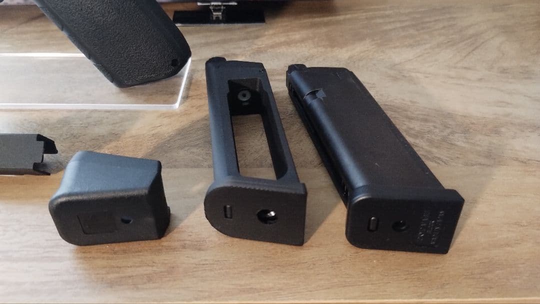 ストライカー 9 ガスブローバック カーボネイト