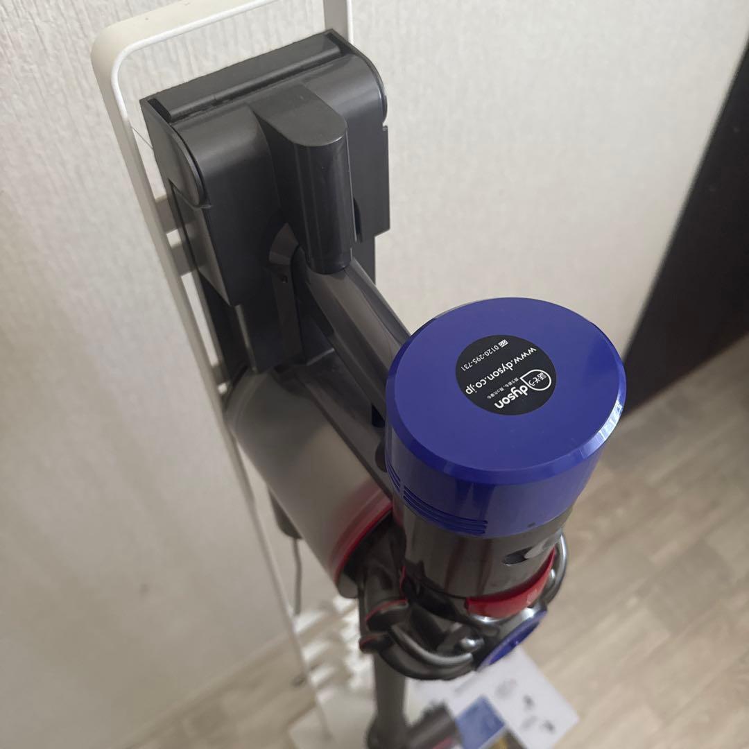 dyson スティッククリーナー 本体 壁掛け充電スタンド付き V7 slim