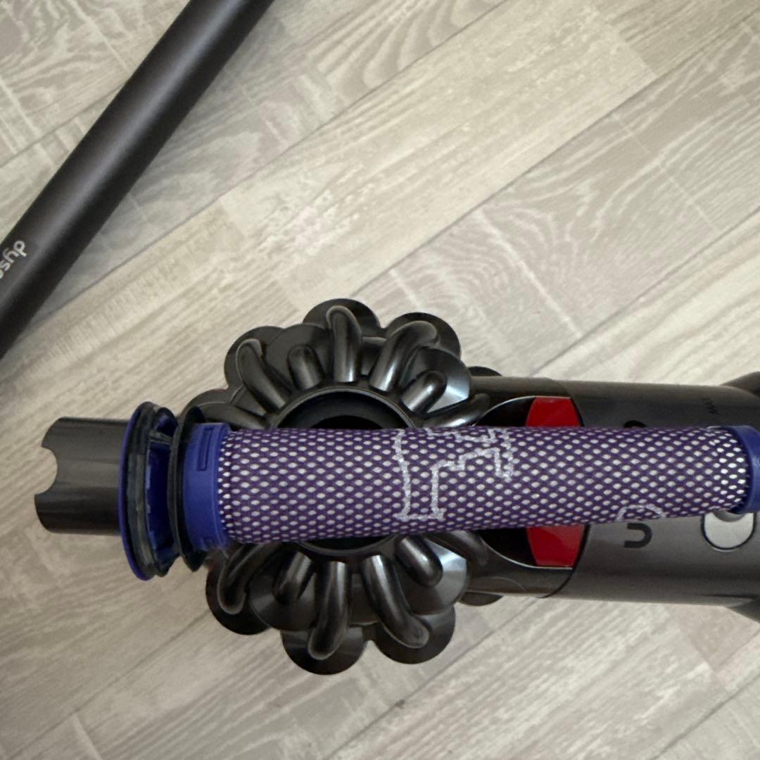 dyson スティッククリーナー 本体 壁掛け充電スタンド付き V7 slim