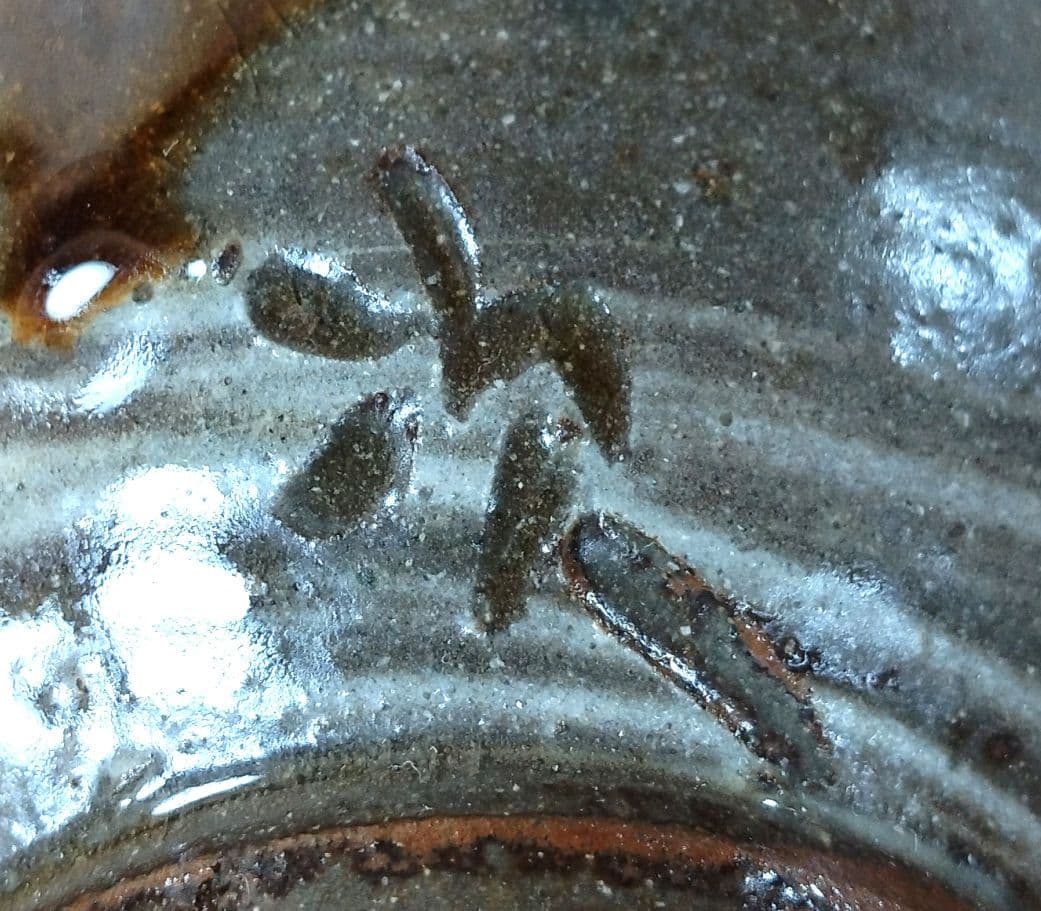 【本物保証】金城次郎 壷屋焼 ぐい呑 共箱 栞 人間国宝 壺屋焼 魚文ぐい呑