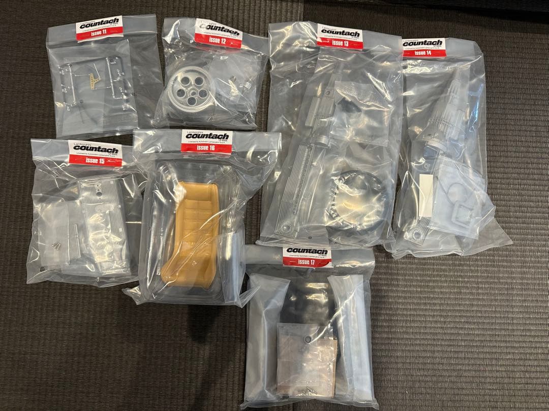 ディアゴスティーニ　カウンタック1/8スケール