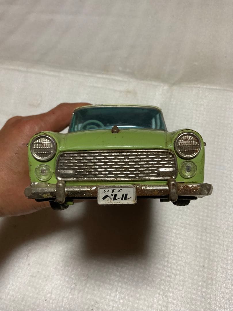 いすゞ・べレル／ブリキカー。バンダイ・ベイビー社製。【ミラー無し、僅かに錆その他