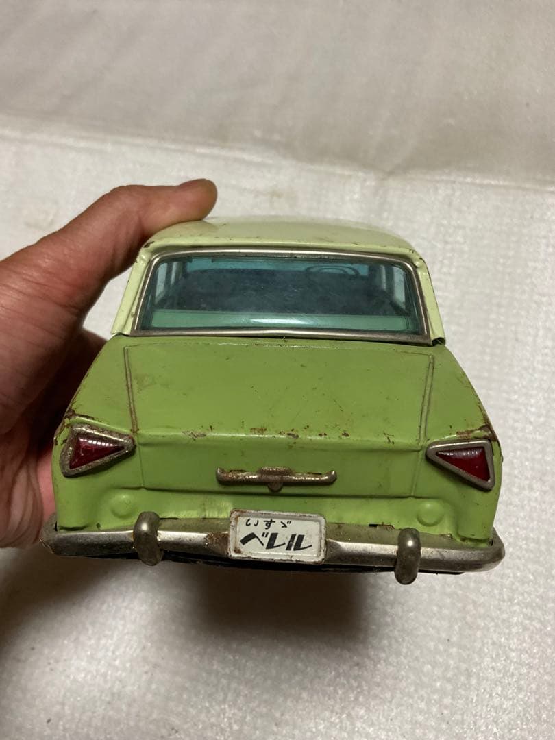 いすゞ・べレル／ブリキカー。バンダイ・ベイビー社製。【ミラー無し、僅かに錆その他