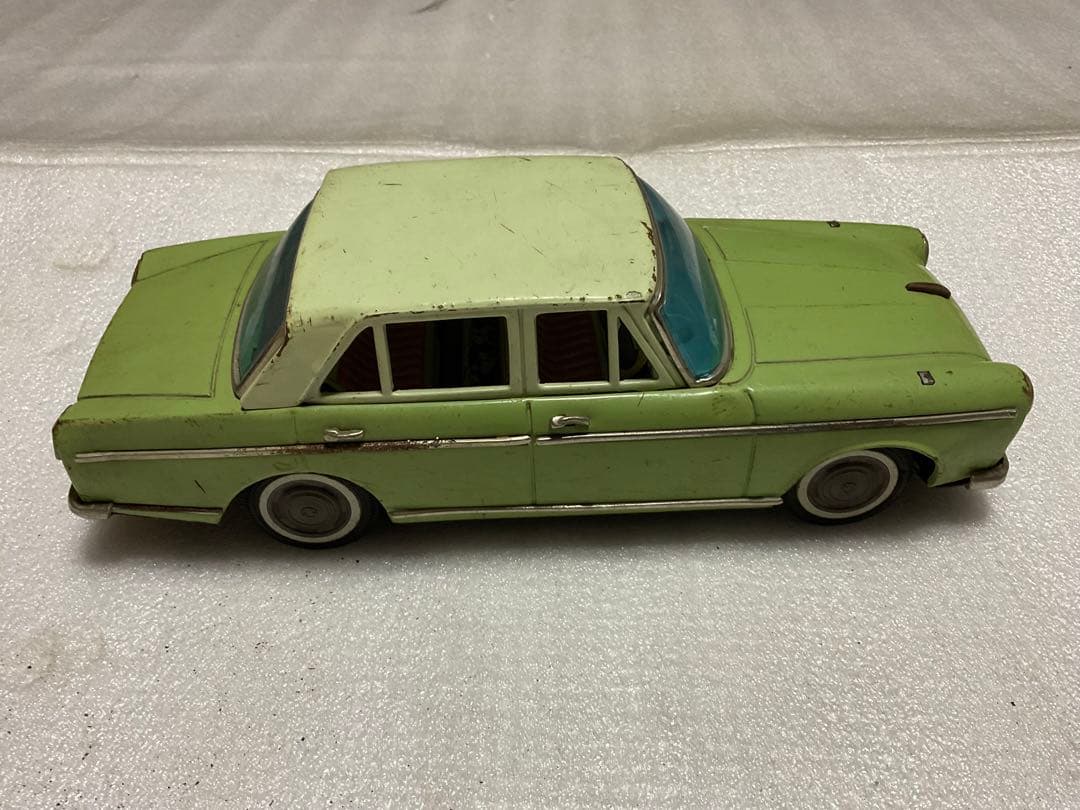 いすゞ・べレル／ブリキカー。バンダイ・ベイビー社製。【ミラー無し、僅かに錆その他