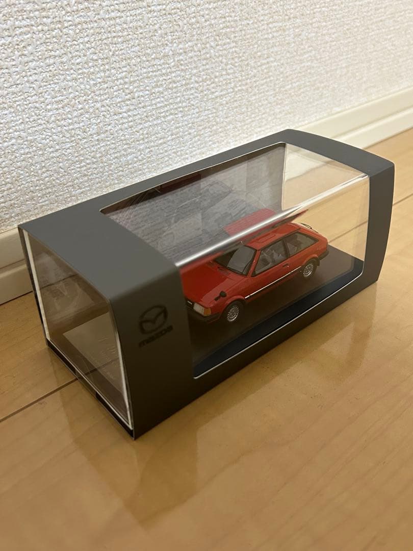 Mazda familia 1/43スケールモデル 赤 - メルカリ
