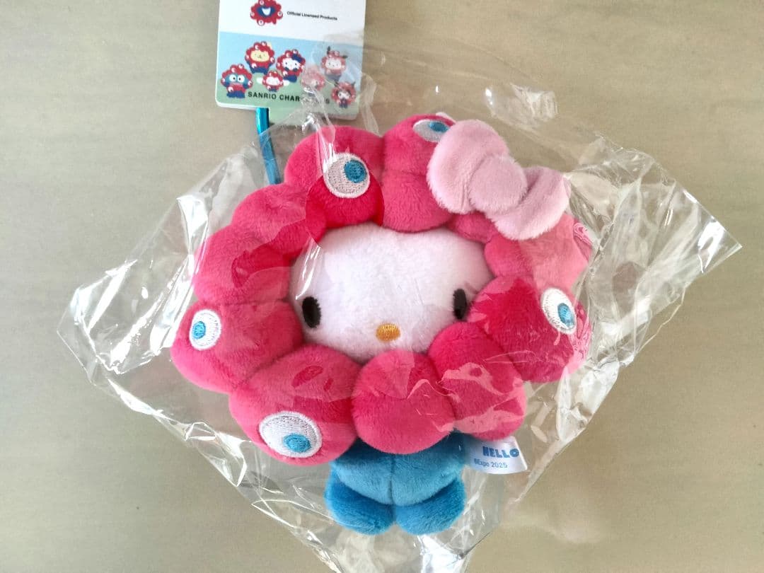 ミャクミャクなりきりぬいぐるみ　ハローキティ　カラビナ付き　万博会場限定