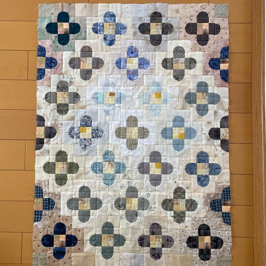 パッチワーク　キルトトップ　フラワー