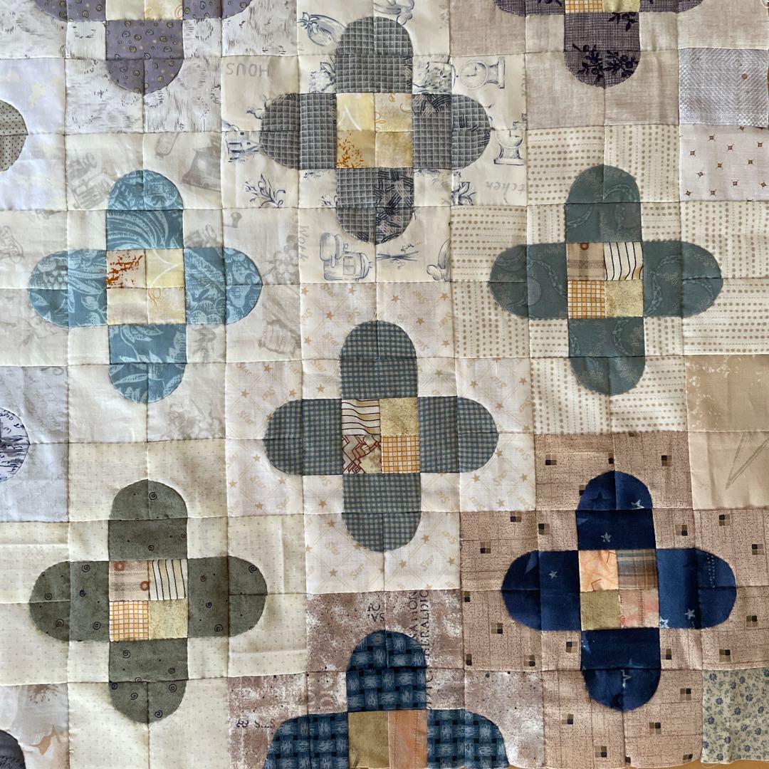 パッチワーク　キルトトップ　フラワー