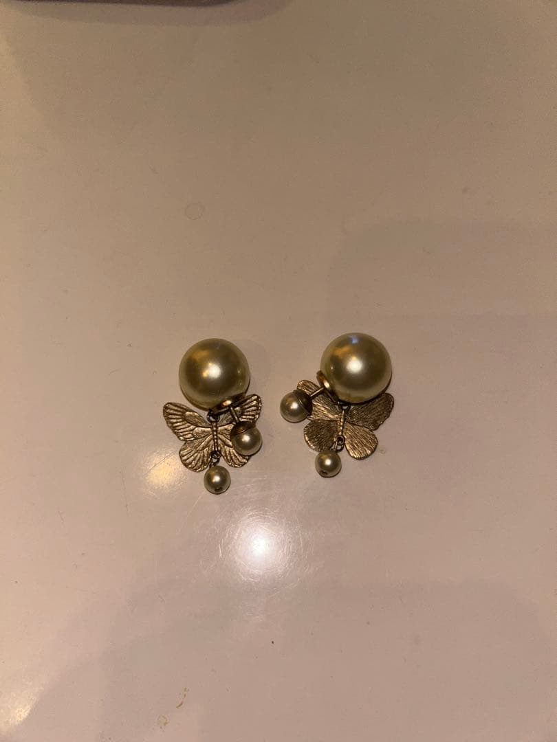 Dior 蝶モチーフ パールピアス限定品(セール中)