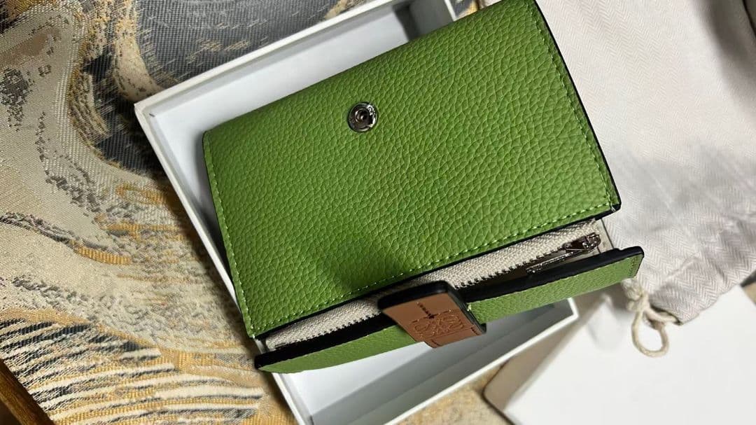 LOEWE レザー財布（グリーン）