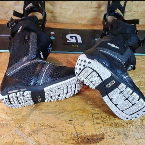 美品　BURTON　バートン 　スノーボードブーツ　送料無料2404