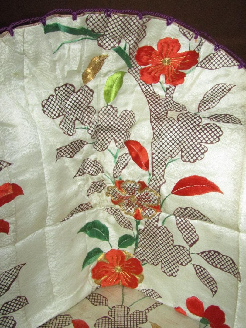 珍品！【江戸時代 小袖生地内張り箱】刺繍・絞り 古布