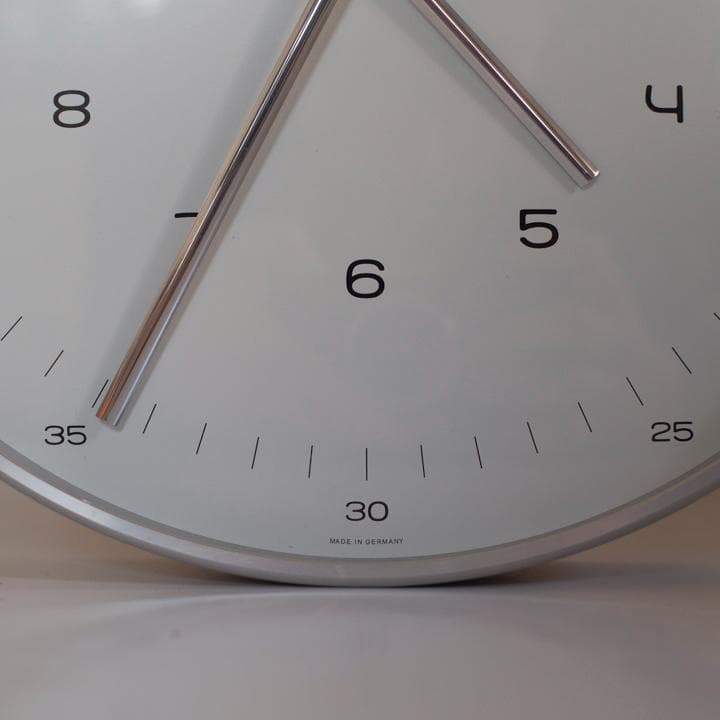 ユンハンス JUNGHANS 壁掛け時計 マックスビル ウォールクロック