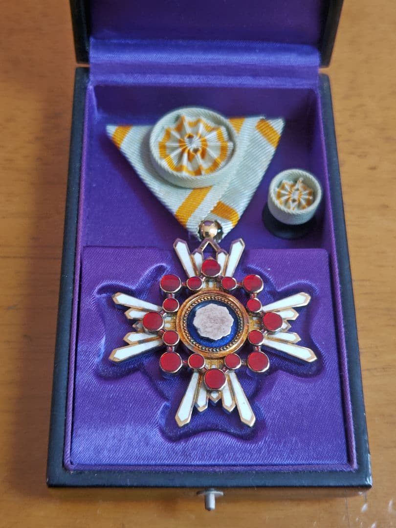 ○日本国 ○ 勲四等瑞宝章 勲章 略綬 共箱付