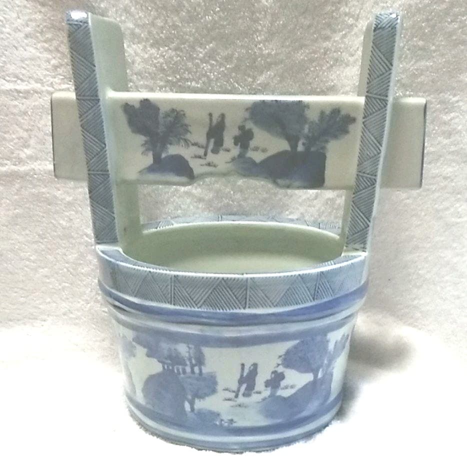 高さ約30センチ、チョケイ約21センチ、回り約67センチ、重さ約