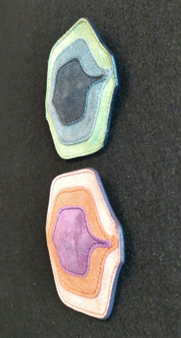 MIUMIU◇8cm レザーブローチ ミュウミュウ 2つセット 大きめ