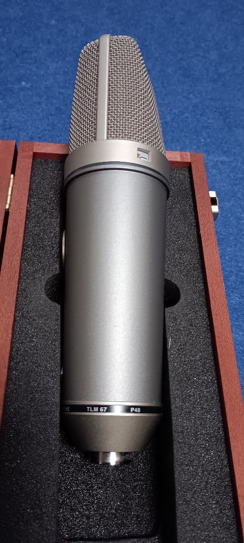 超美品　Neumann TLM67 ノイマン　 EA87付き　コンデンサーマイク