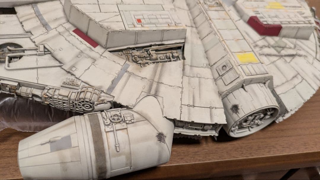 ミレニアム・ファルコン 1/72 完成品　レベル社製