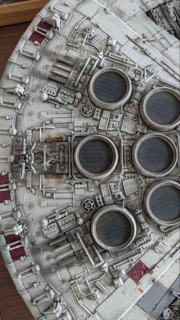 ミレニアム・ファルコン 1/72 完成品　レベル社製