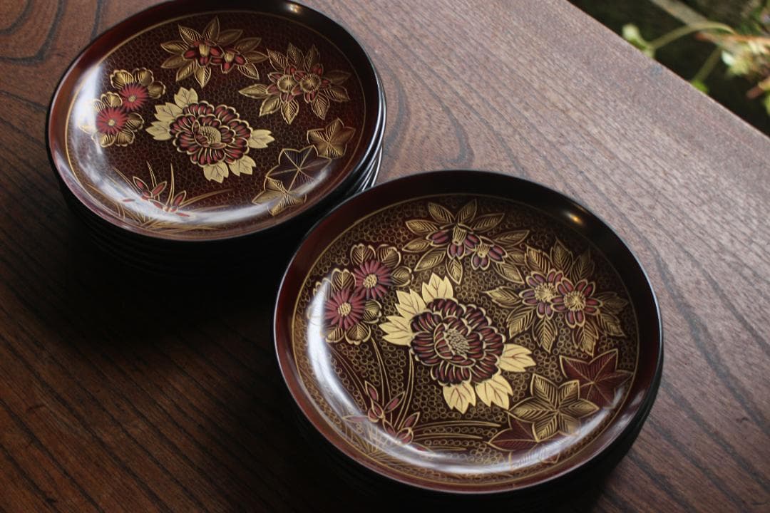 デッドストック！端正な黒漆に極上鉄線蒔絵の映えるお椀2点（検