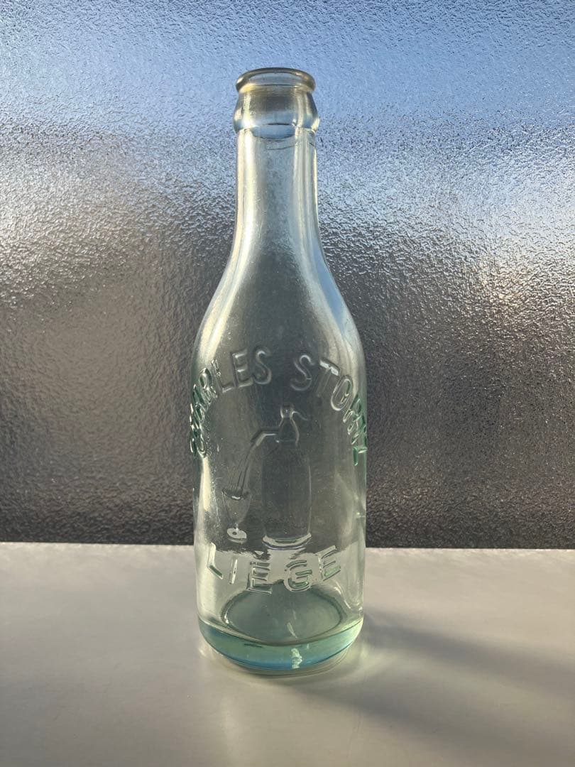 ヨーロッパ製 ビンテージガラス瓶 エンボス入りガラス瓶 - メルカリ