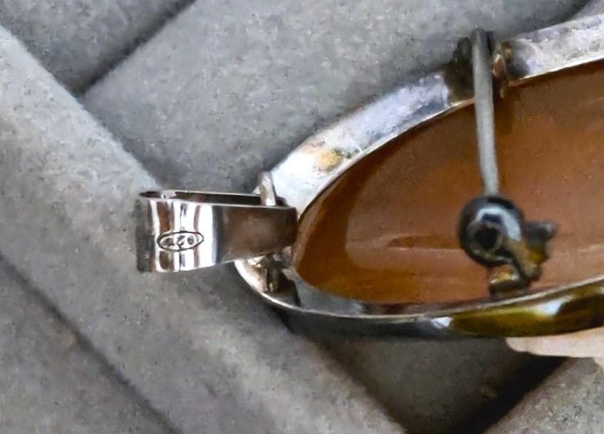 サルバトーレフェラガモ シェルカメオSV925ブローチ／トップ箱付き