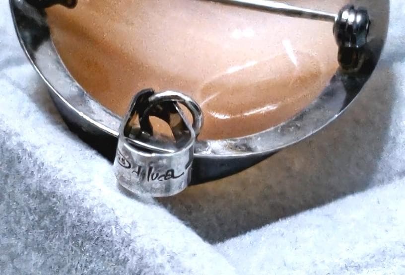 サルバトーレフェラガモ シェルカメオSV925ブローチ／トップ箱付き