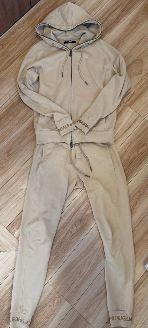 1PIU1UGUALE3 RELAXジップパーカー　ジョガーパンツ　セットアップ