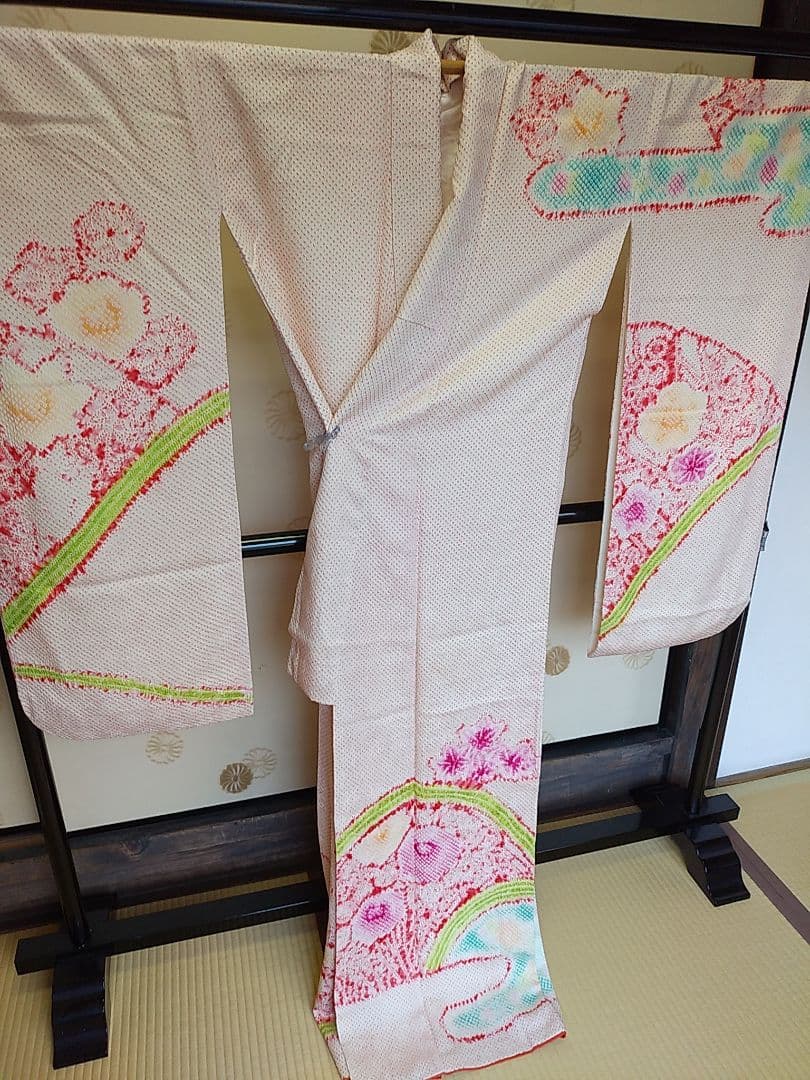 PK-16/25　振袖　白地　朱・緋(あけ)色　総絞り　花柄　長丈167裄67