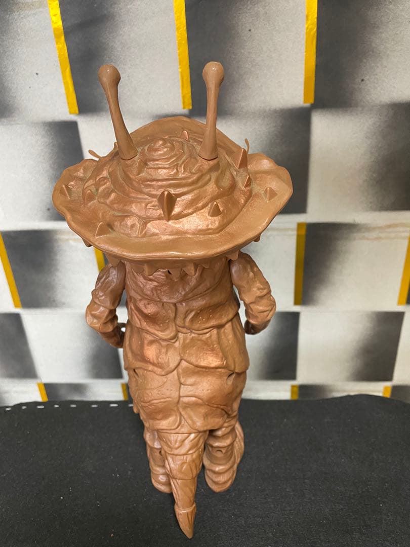 カネゴン貯金箱　怪獣フィギュア ブラウン