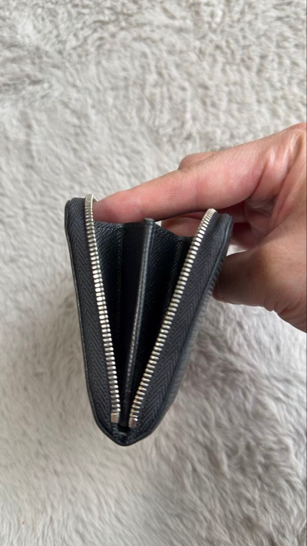 Louis Vuittonエピ　ジッピーパース［ルイヴィトン］