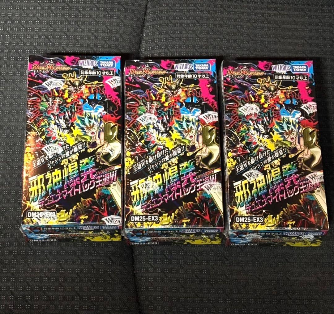 アートデコ風女性像の金属彫刻