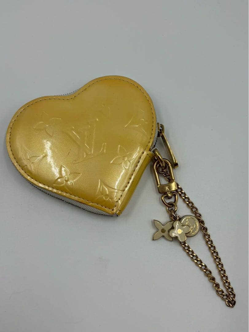 ルイヴィトン　ハート型ケース　ヴェルニポルトモネクール　イエロー
