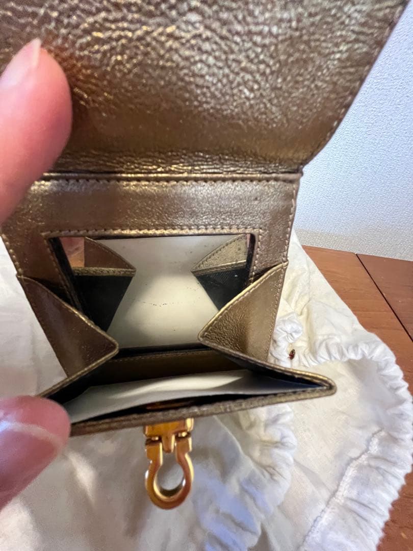 Salvatore Ferragamo ゴールドパーティーバッグ