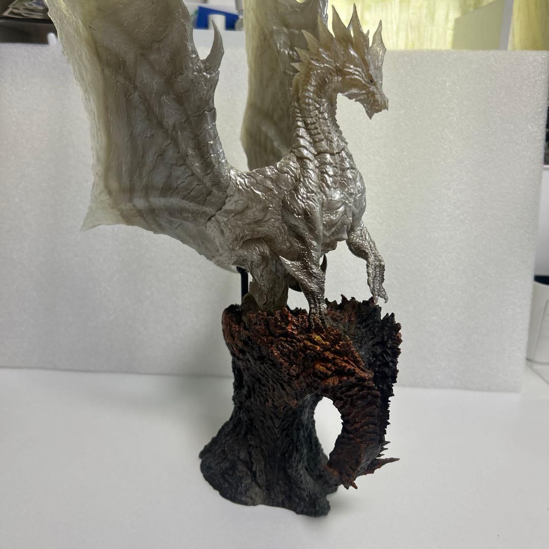 【希少品】モンスターハンター　クリエイターズモデル　クシャルダオラ　脱皮ver