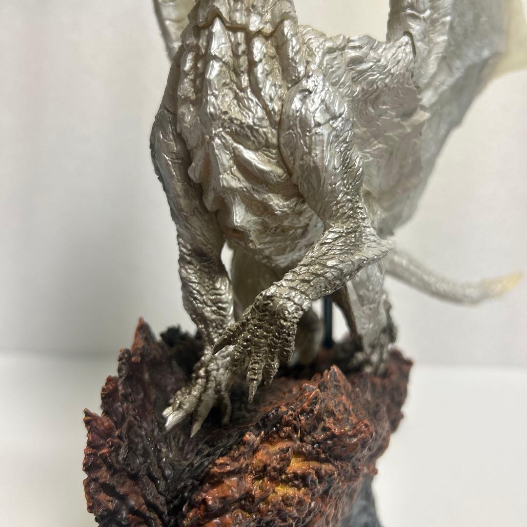 【希少品】モンスターハンター　クリエイターズモデル　クシャルダオラ　脱皮ver