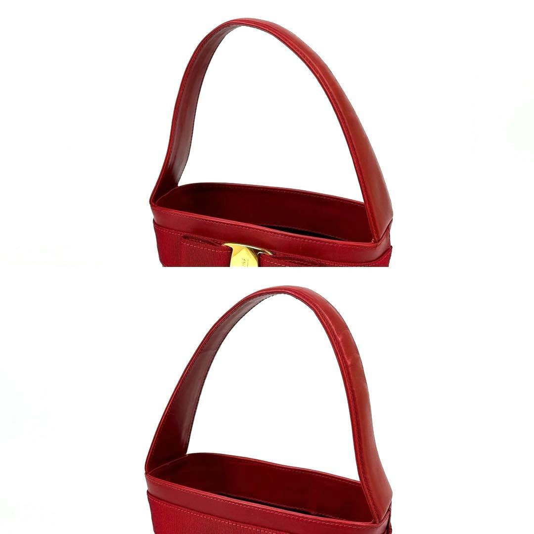 【美品】フェラガモ　ハンドバッグ　ヴァラリボン　ゴールド金具　バケツ　レザー　赤