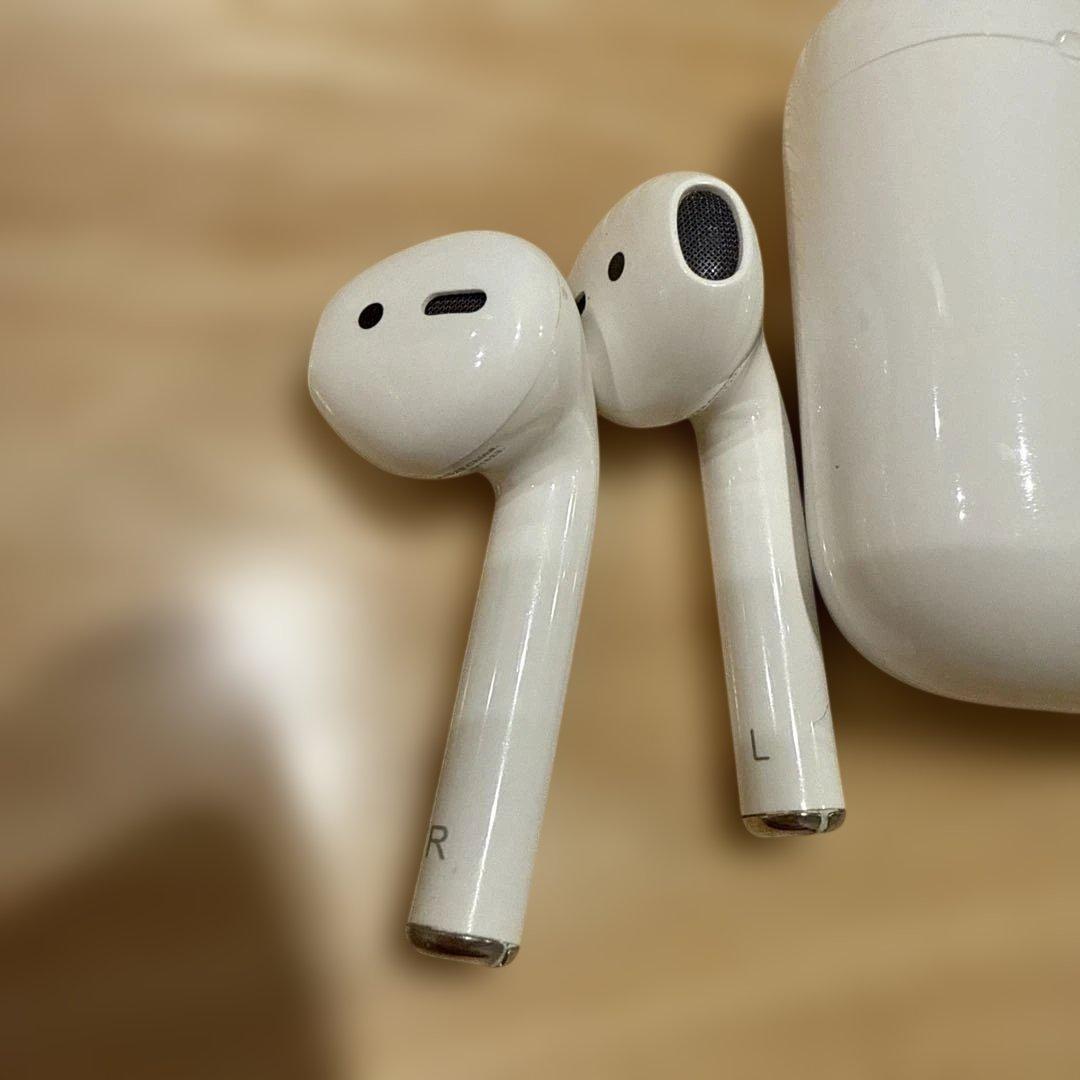 ジャンク品 AirPods第2世代 充電ケース付き - メルカリ