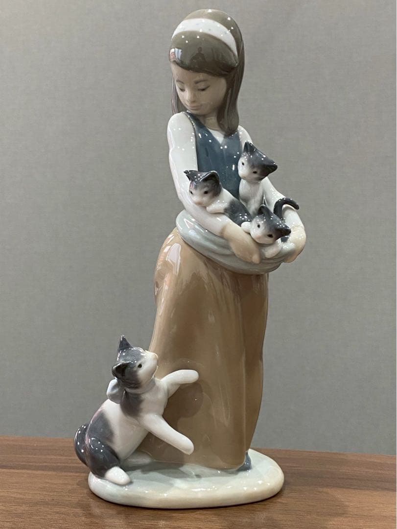リヤドロ 少女と猫 陶器 置物