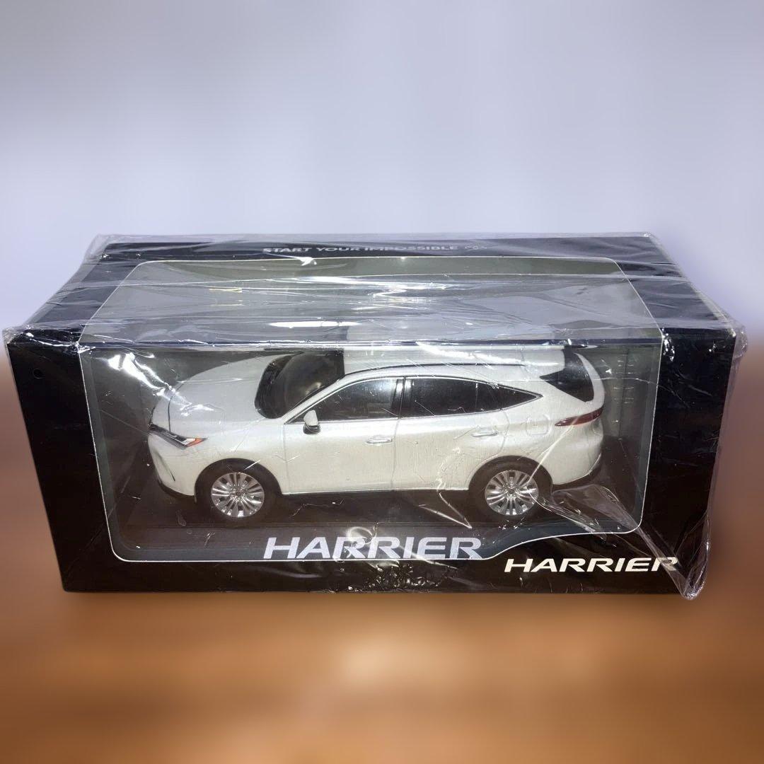 トヨタハリアー ミニカーカラーサンプル ホワイトパールクリスタル