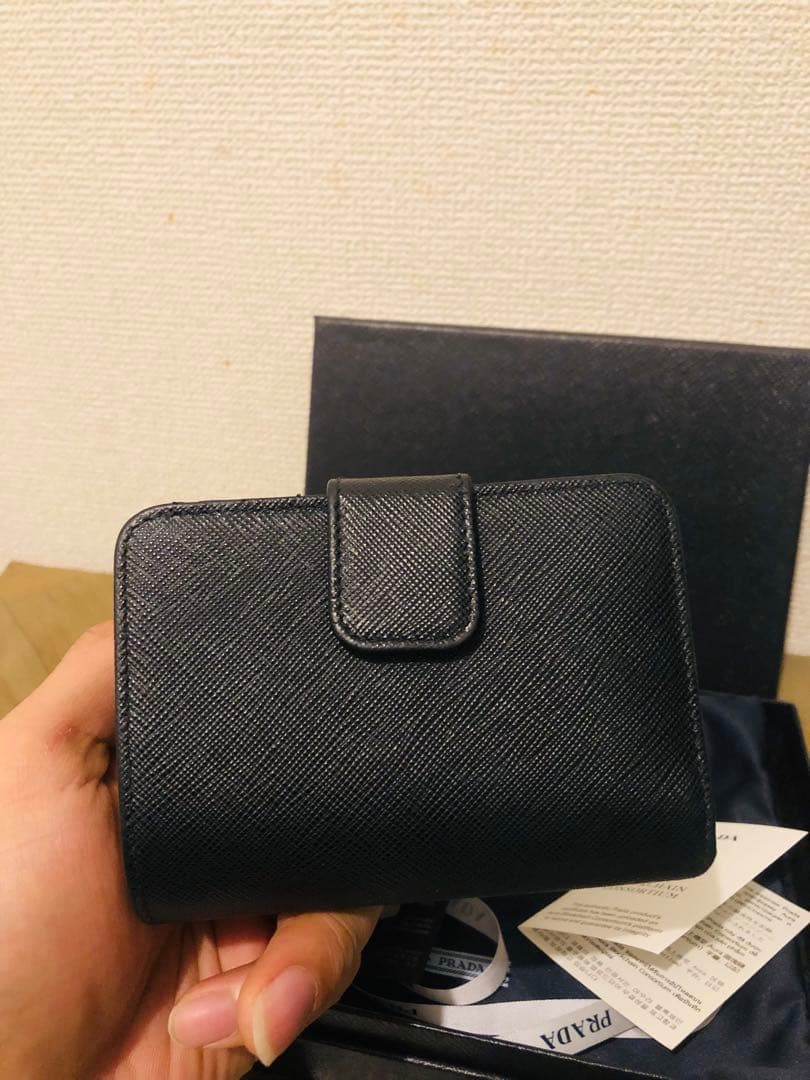 PRADA 二つ折り財布 サフィアーノレザー(ICチップ(RFID)搭載) - メルカリ