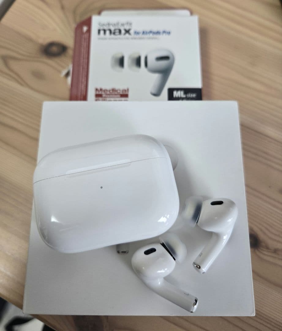 AppleCare付き】AirPods Pro 2本体 USBC &おまけ - メルカリ