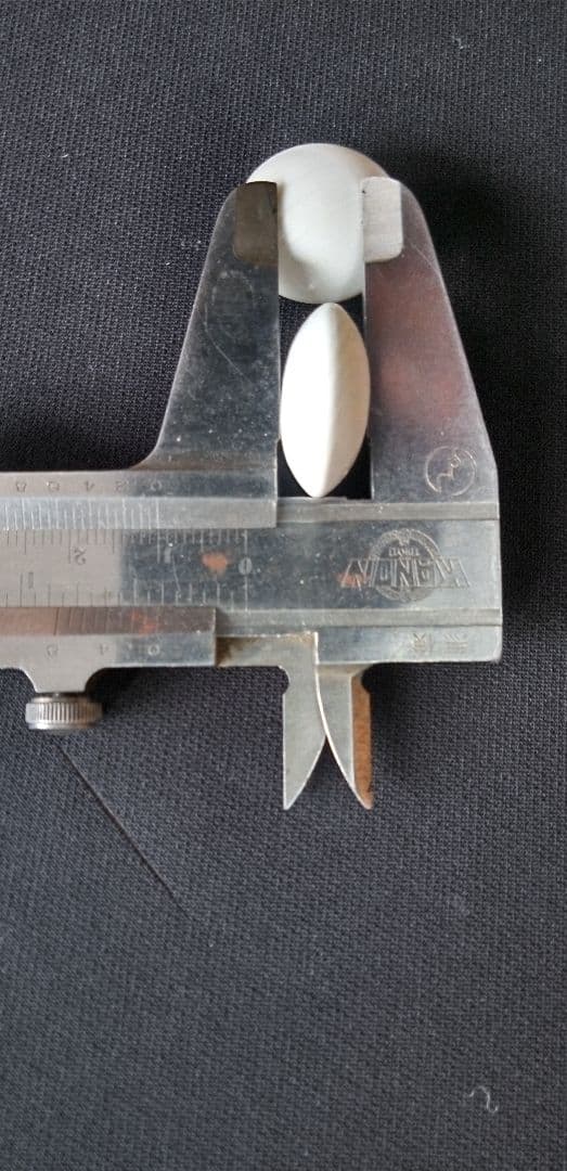 蛤白石 181個 、那智黒石、189個欅木製ボウル2個セット